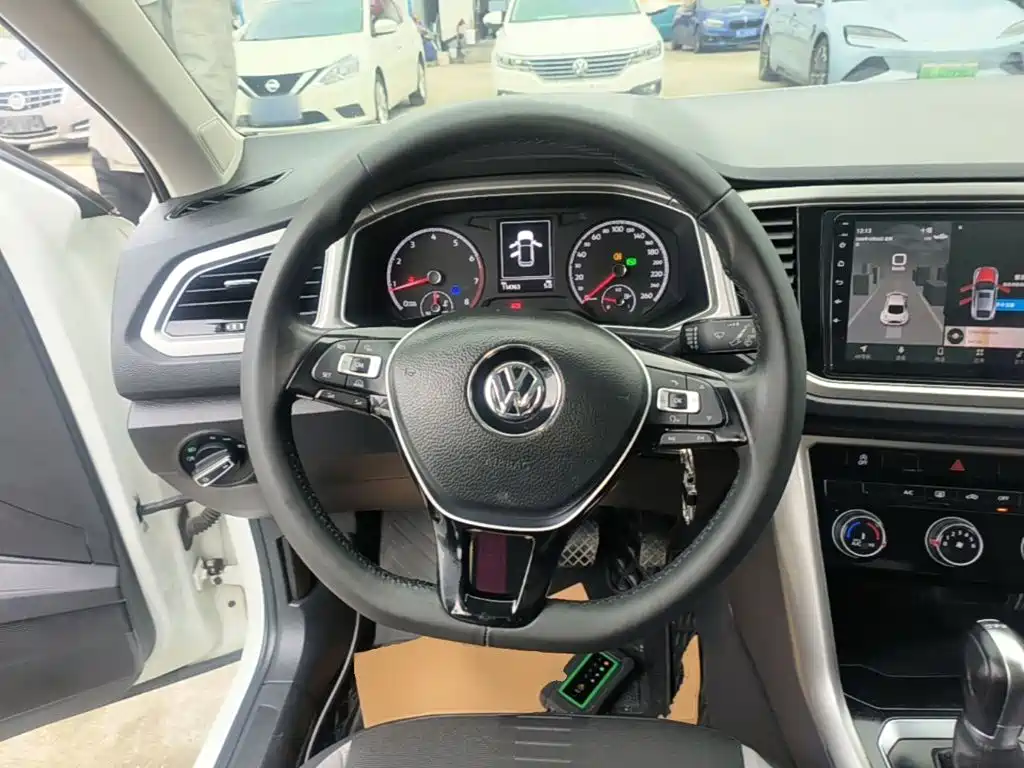 Volkswagen T-Roc — миниатюра 11