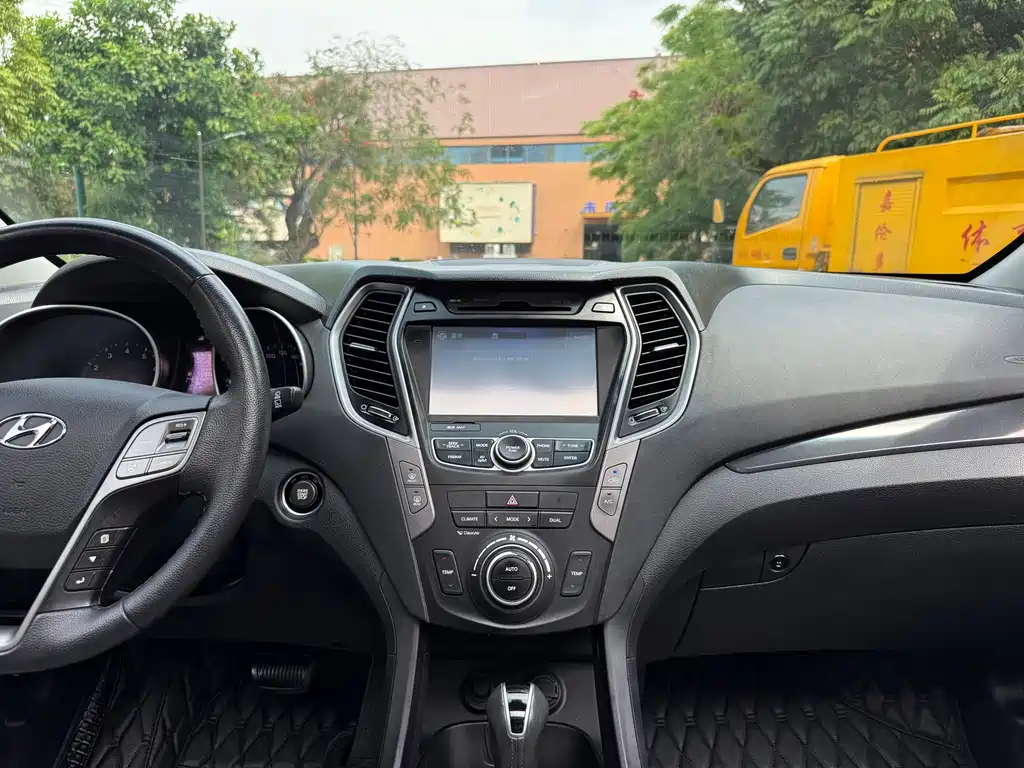 Hyundai Santa Fe — миниатюра 12