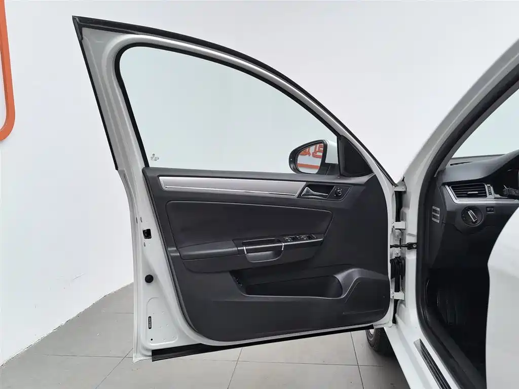 Volkswagen Bora 2014 1.6L MT Comfort