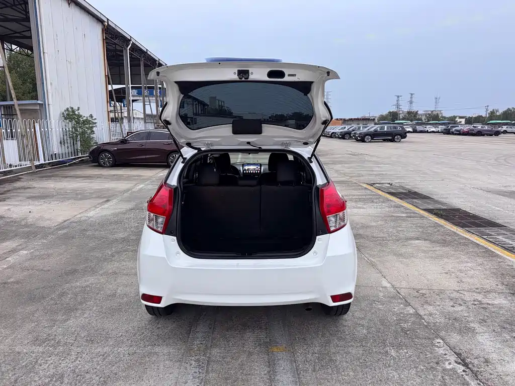 Toyota Yaris L — миниатюра 21