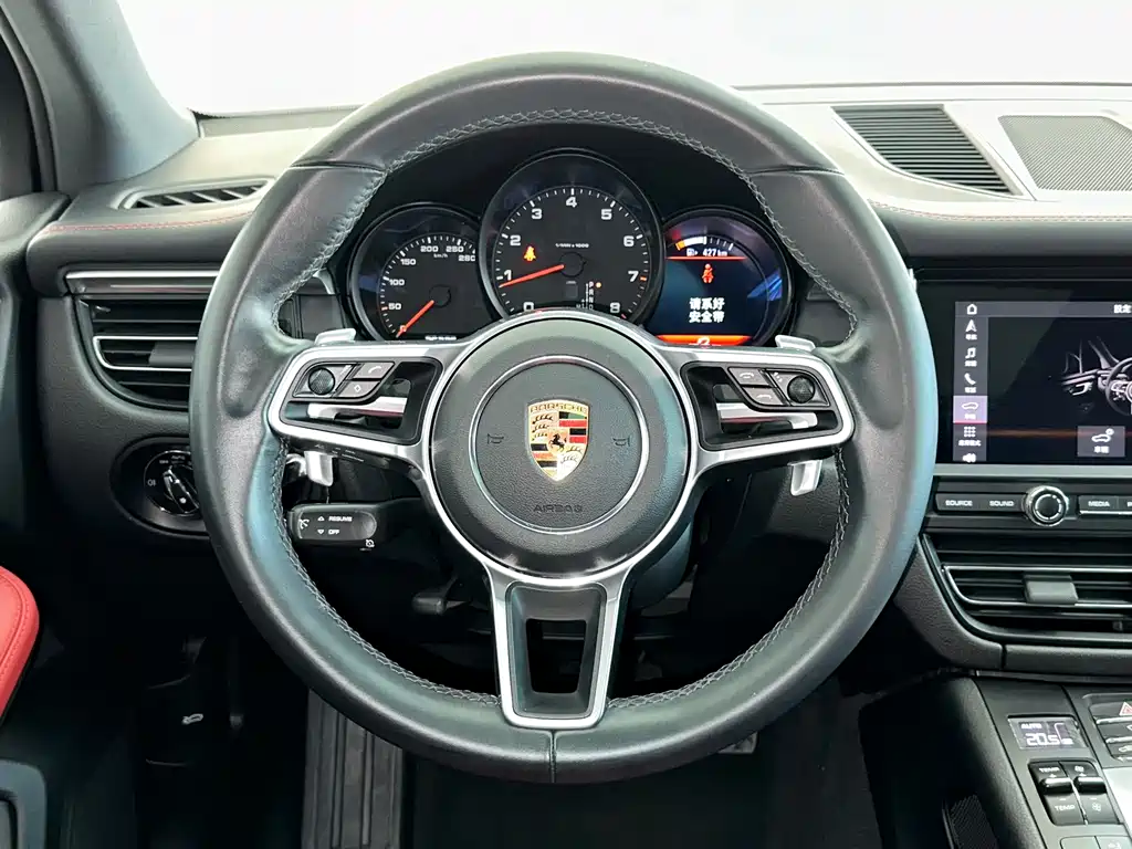 PORSCHE MACAN