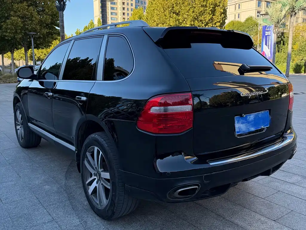 Porsche Cayenne — миниатюра 4