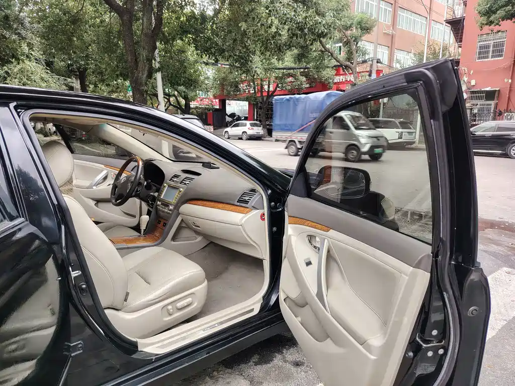Toyota Camry — миниатюра 5