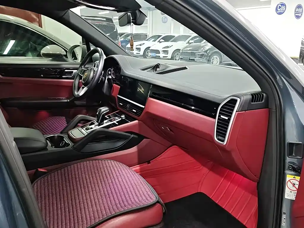 Porsche Cayenne — миниатюра 12