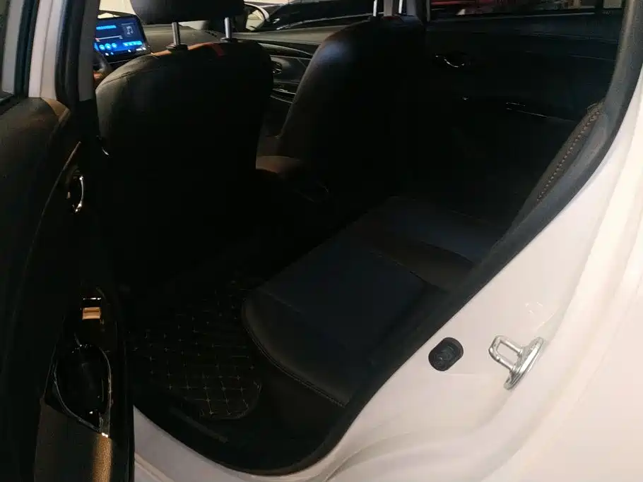 Toyota Yaris L — миниатюра 11