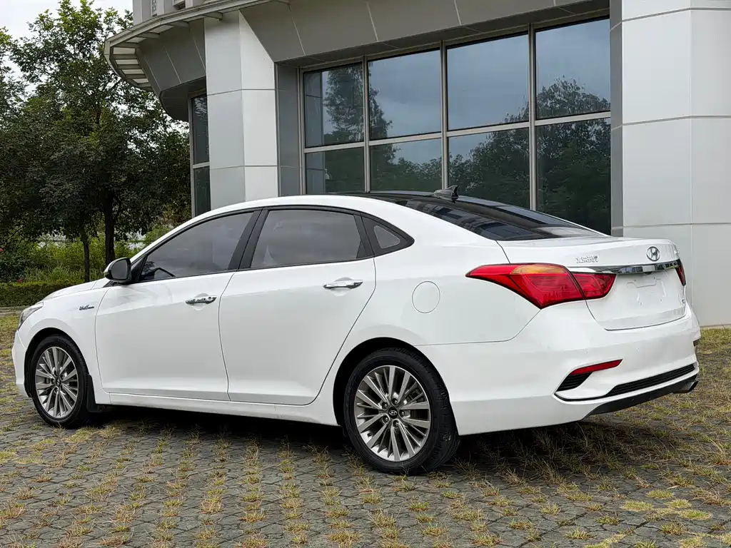 Hyundai Mistra — миниатюра 6