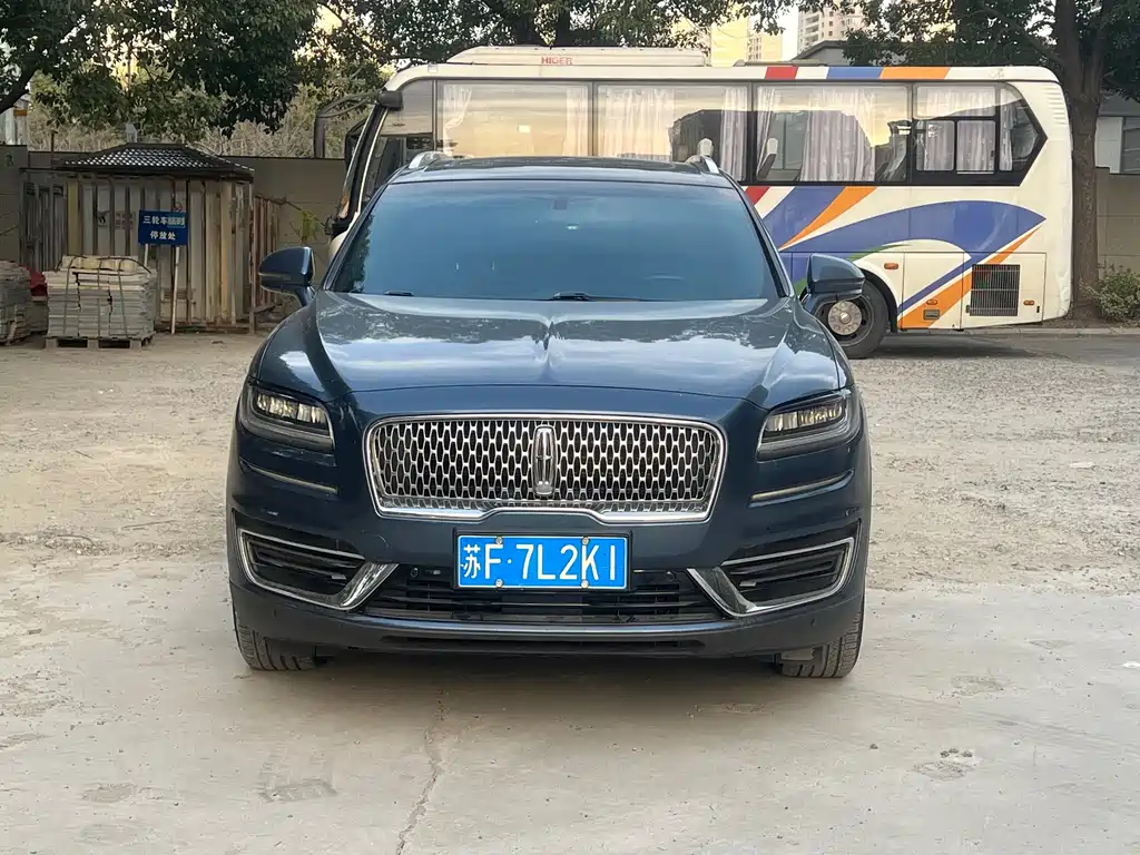 LINCOLN NAVIGATOR (IMPORT)