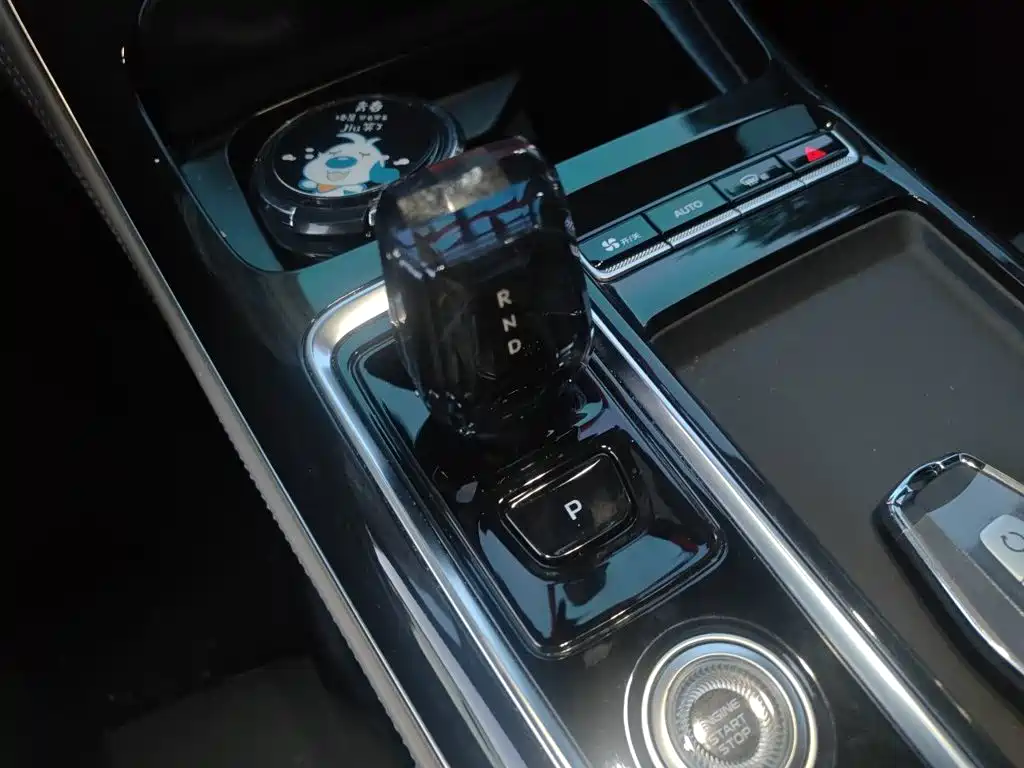 Geely Boyue L — миниатюра 10