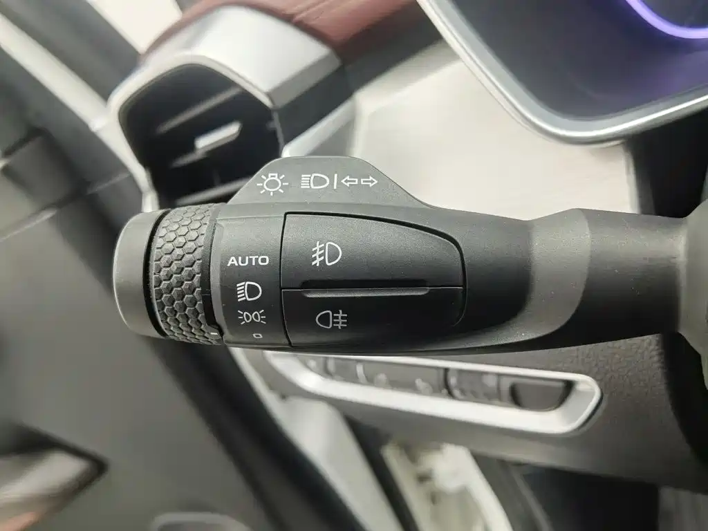 Geely Binyue — миниатюра 21