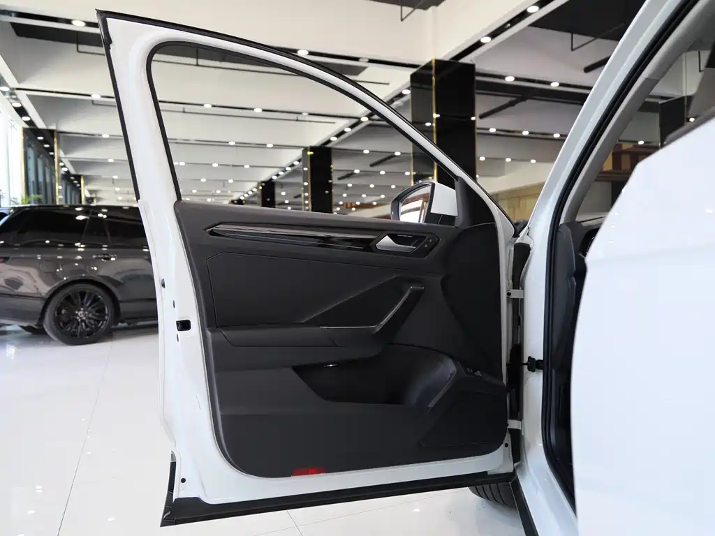 Volkswagen T-Roc 2021 280TSI DSG Smart Connect