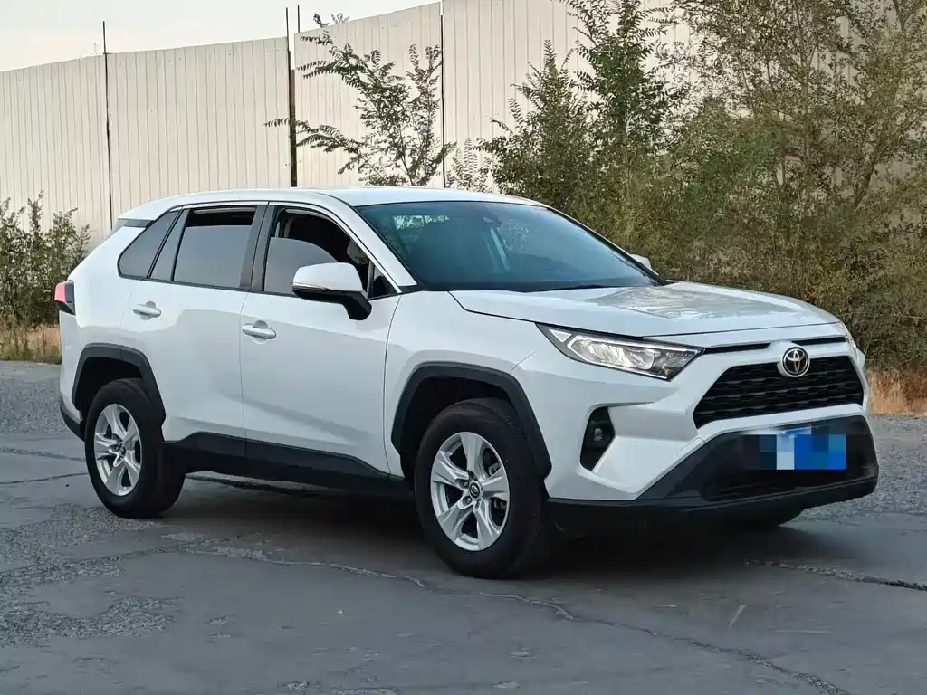 Toyota RAV4 — миниатюра 2