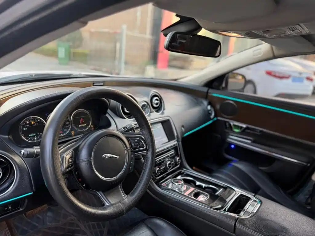 Jaguar XJ — миниатюра 9
