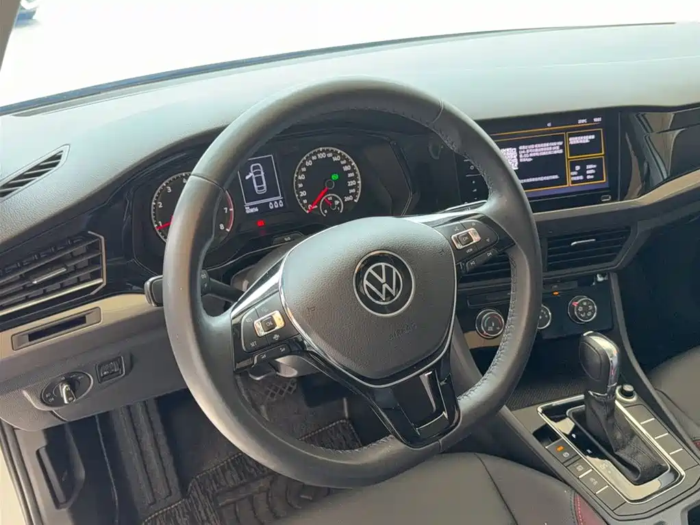 VOLKSWAGEN BORA