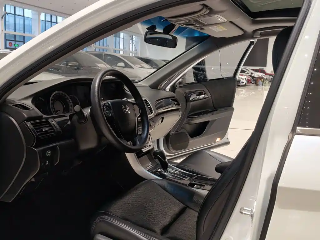 Honda Accord — миниатюра 10