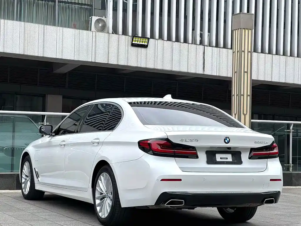 BMW 5 Series New Energy — миниатюра 9