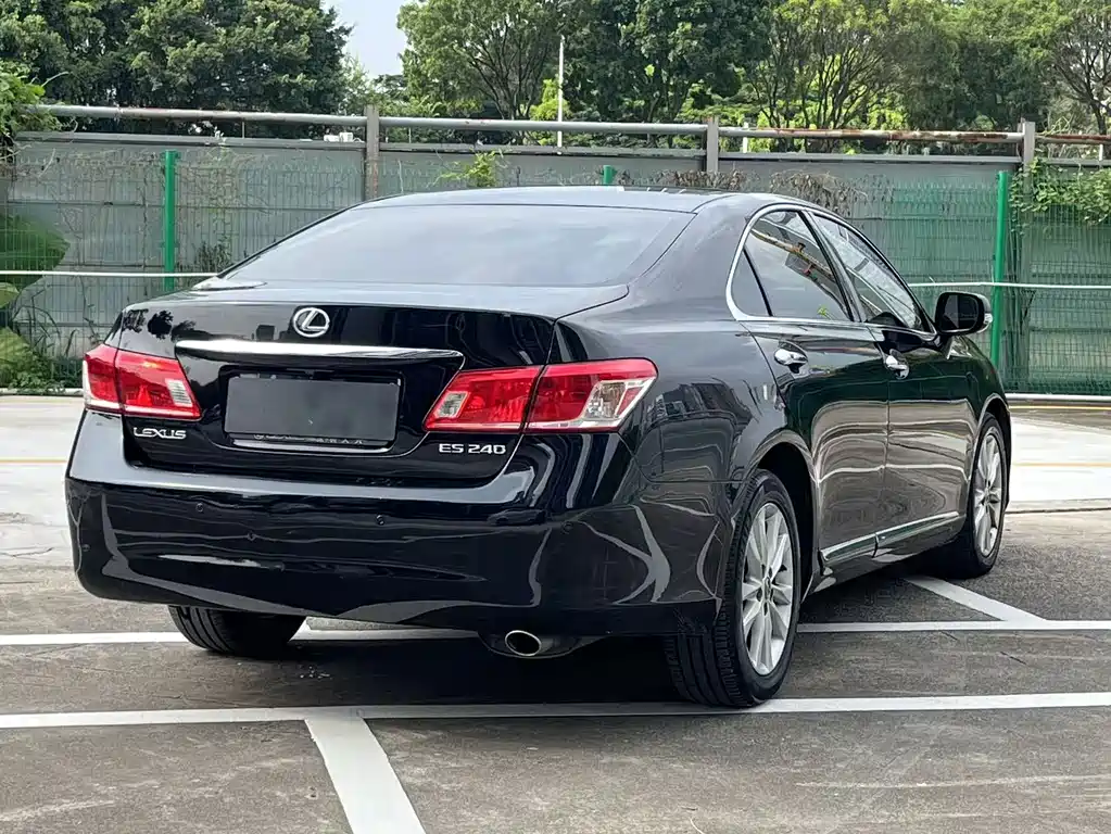 Lexus ES — миниатюра 16