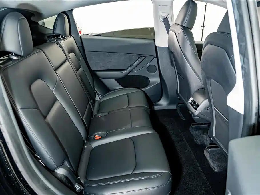 Tesla Model Y — миниатюра 21