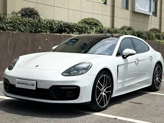 PORSCHE PANAMERA 2022