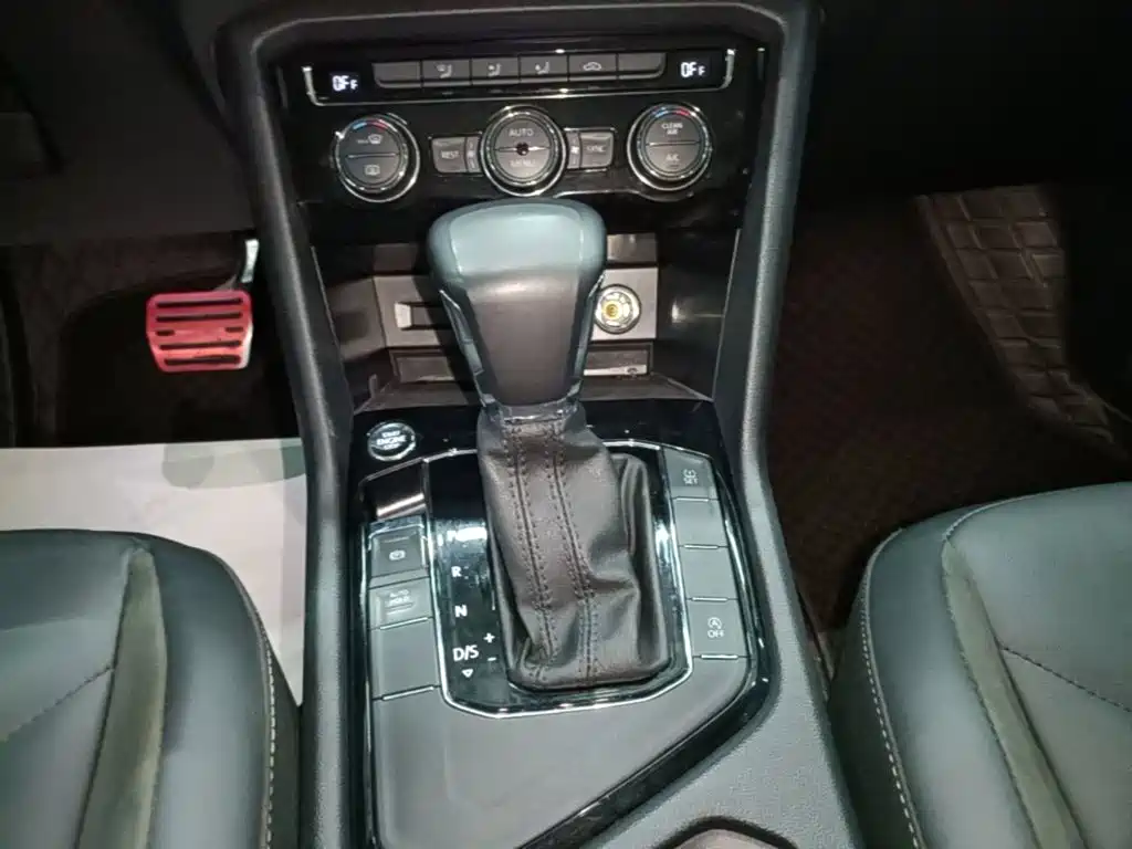 Volkswagen Tiguan L — миниатюра 14