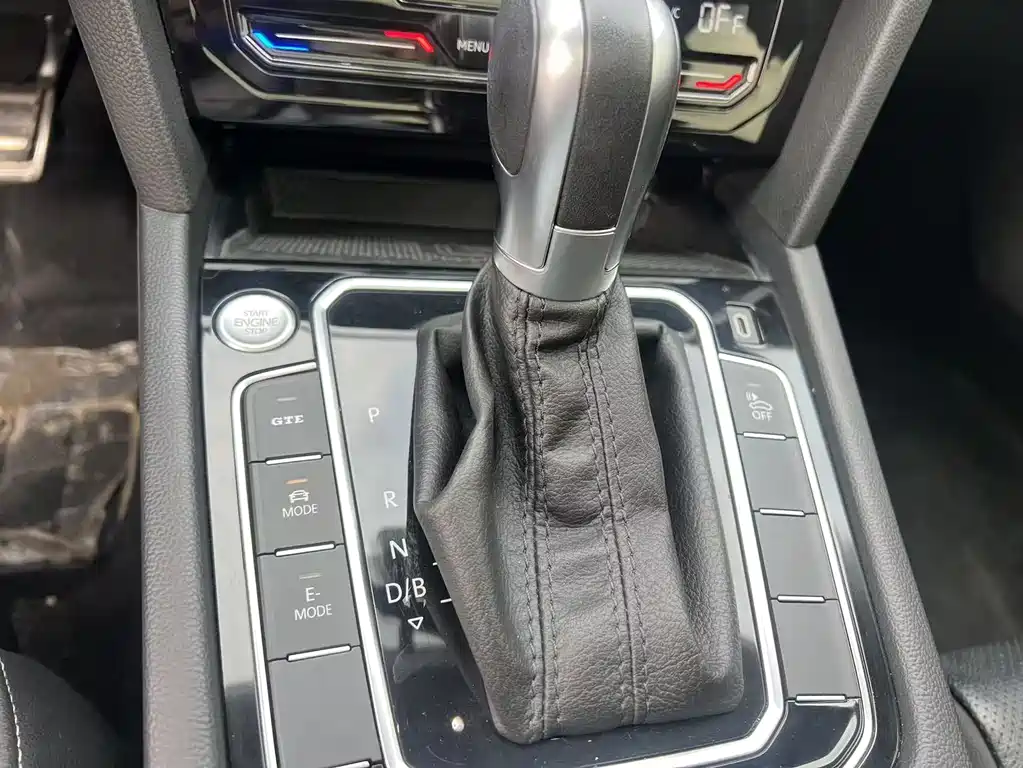 VOLKSWAGEN MAGOTAN GTE PLUG IN HYBRID