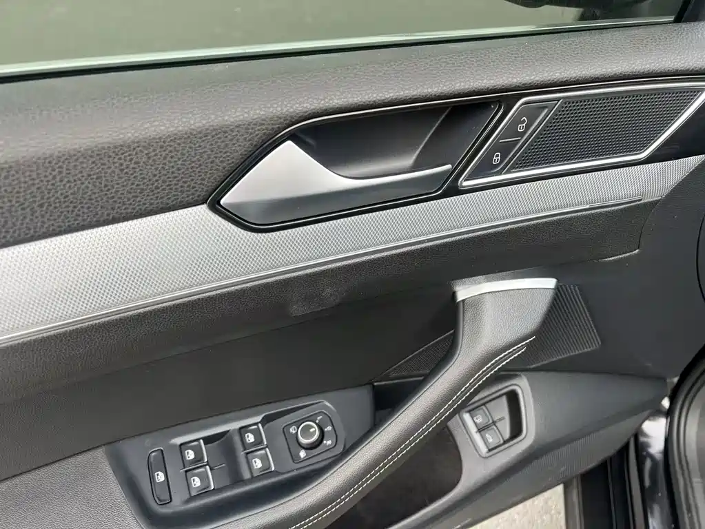 VOLKSWAGEN MAGOTAN GTE PLUG IN HYBRID