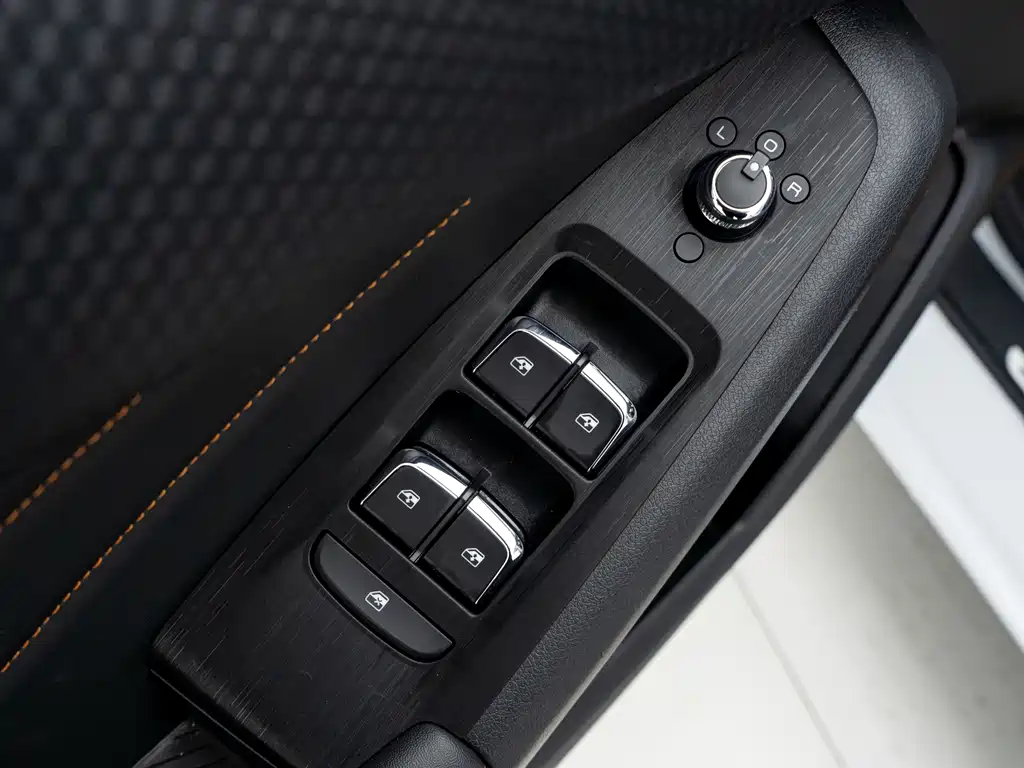 DONGFENG YI HYUN MAX