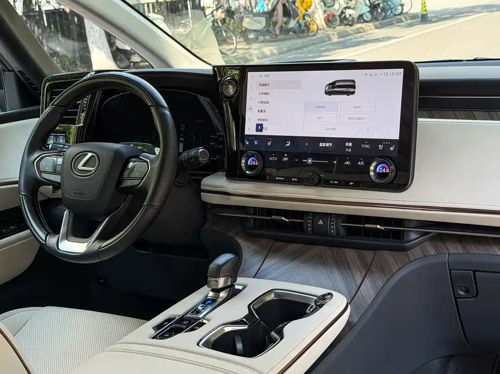 Lexus LM — миниатюра 10