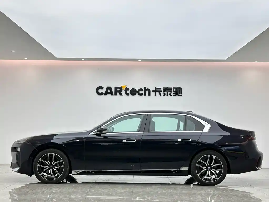 BMW 7 Series — миниатюра 2