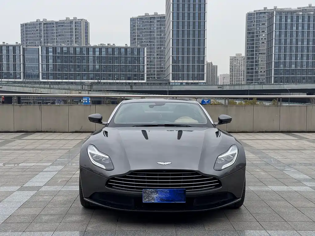 ASTON MARTIN DB11