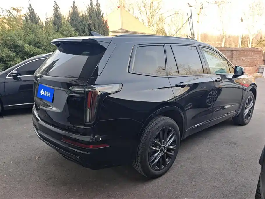 CADILLAC XT6