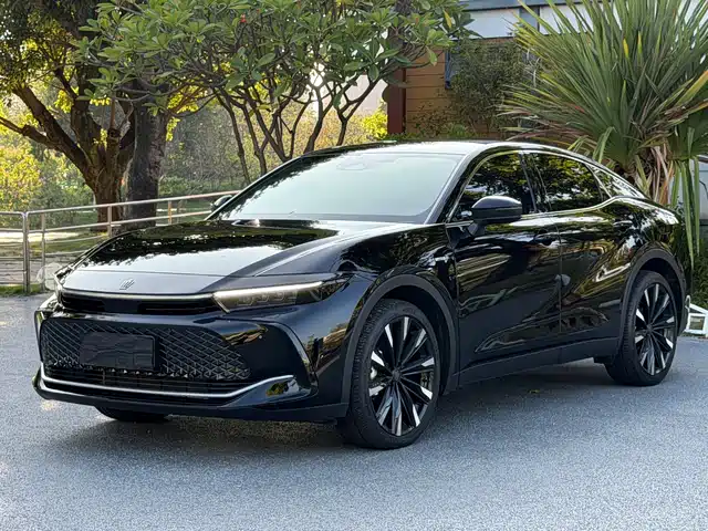 TOYOTA CROWN SPORTCROSS 2024