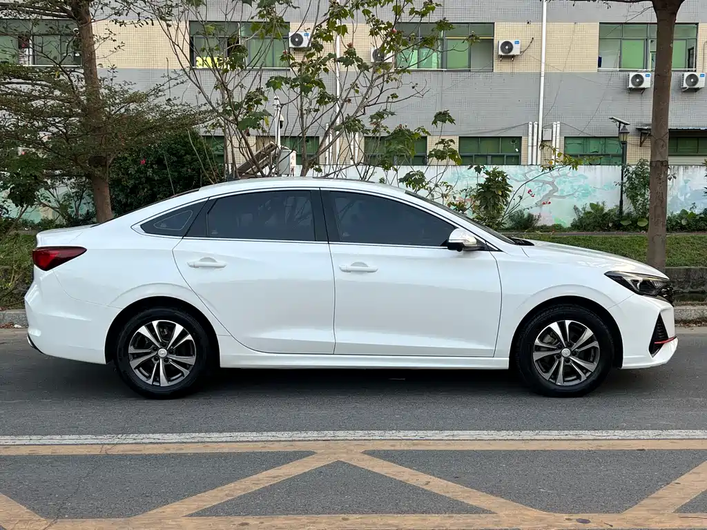 Changan Eado — миниатюра 8