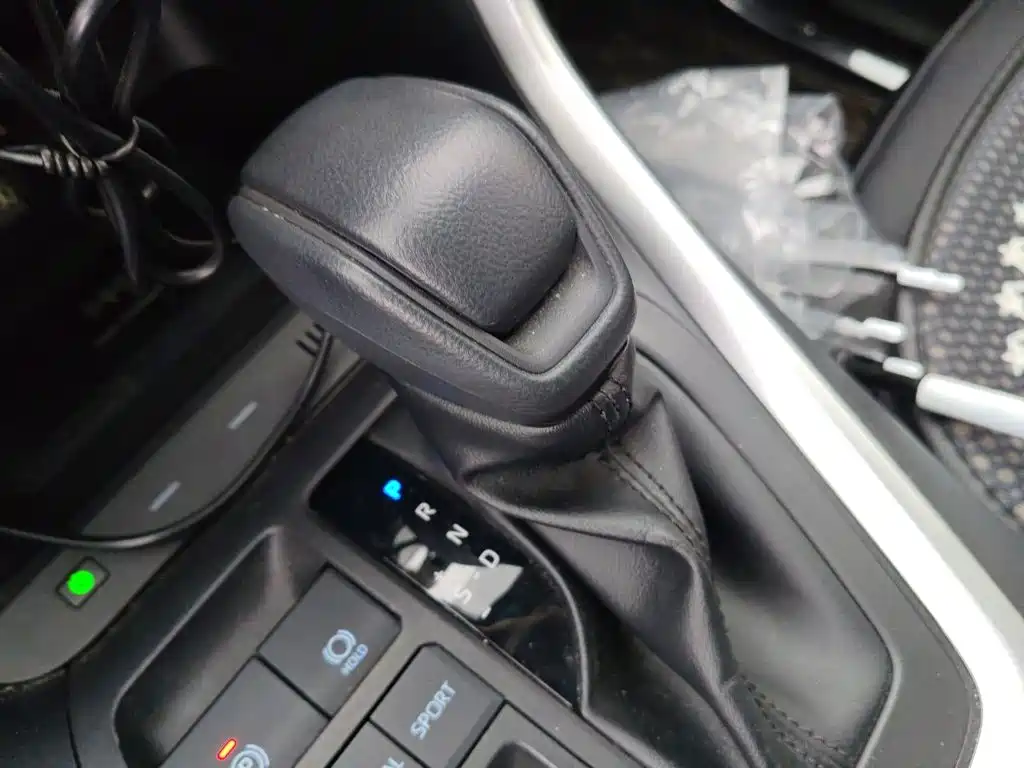 Toyota RAV4 — миниатюра 10