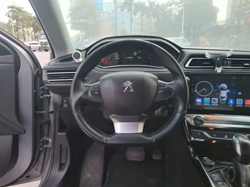 Peugeot 308 — миниатюра 11