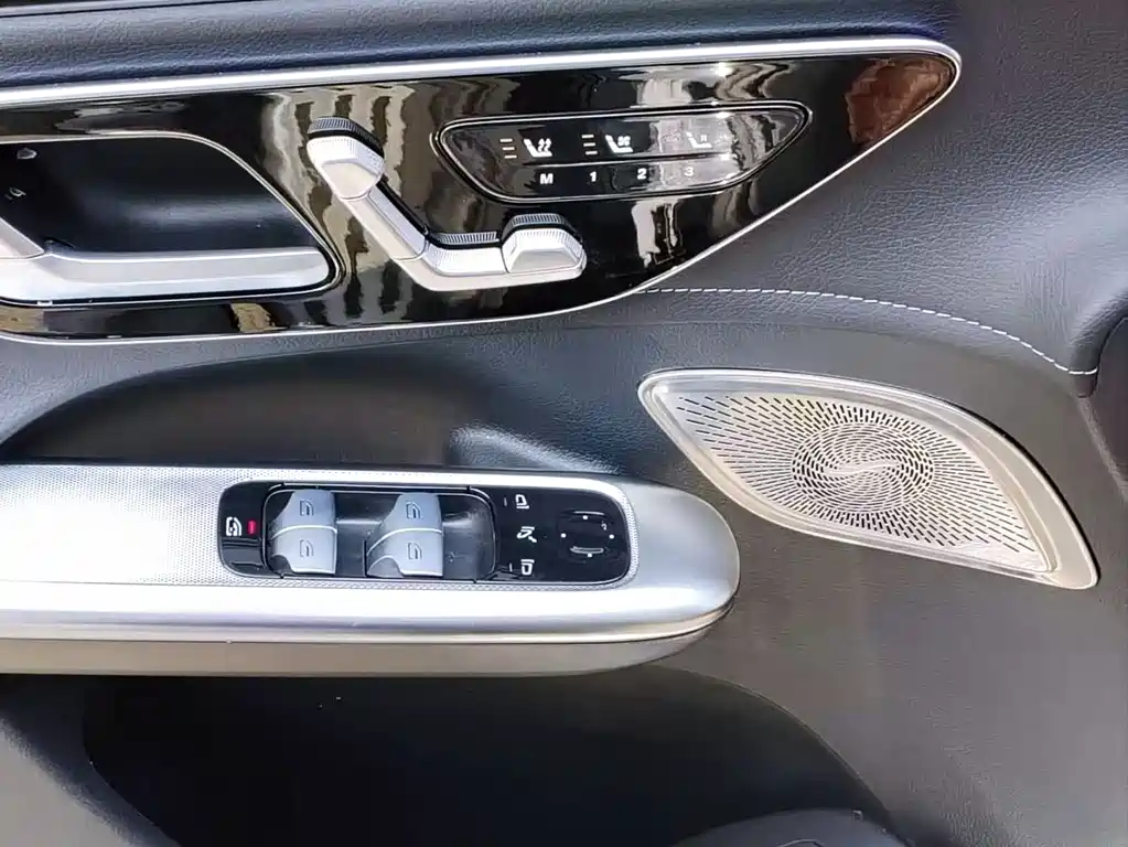 Mercedes-Benz EQE SUV — миниатюра 11