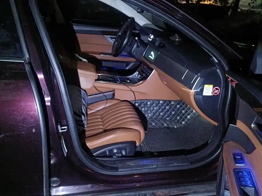 Jaguar XFL — миниатюра 8