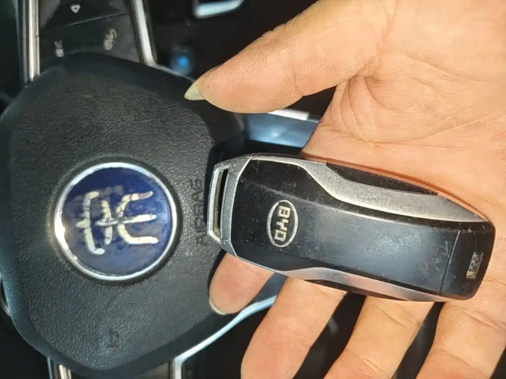 BYD MAX — миниатюра 9