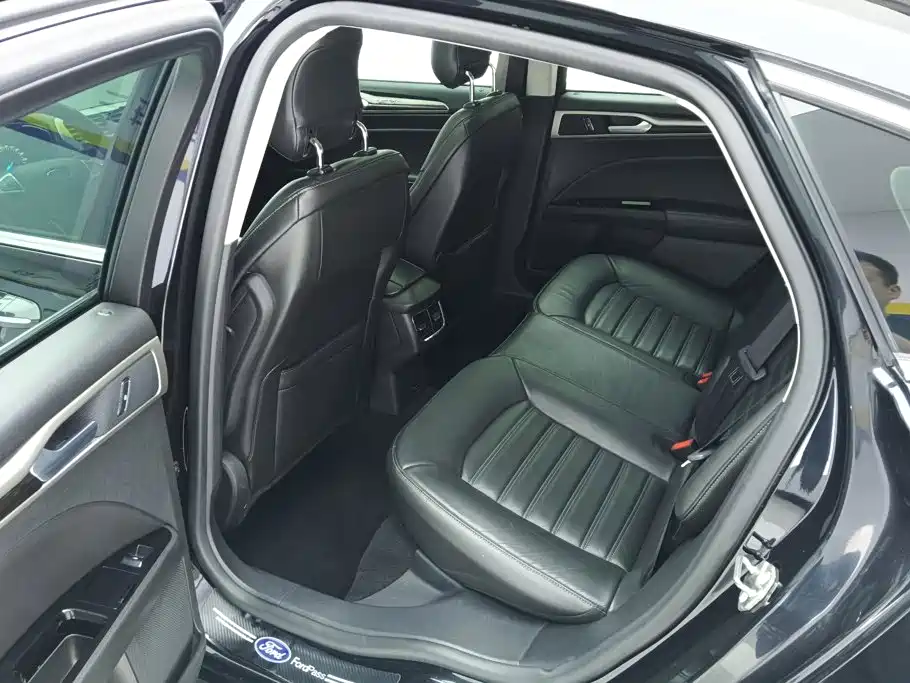Ford Mondeo — миниатюра 11