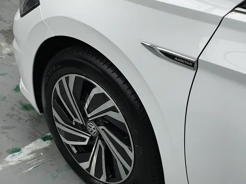 VOLKSWAGEN SAGITAR