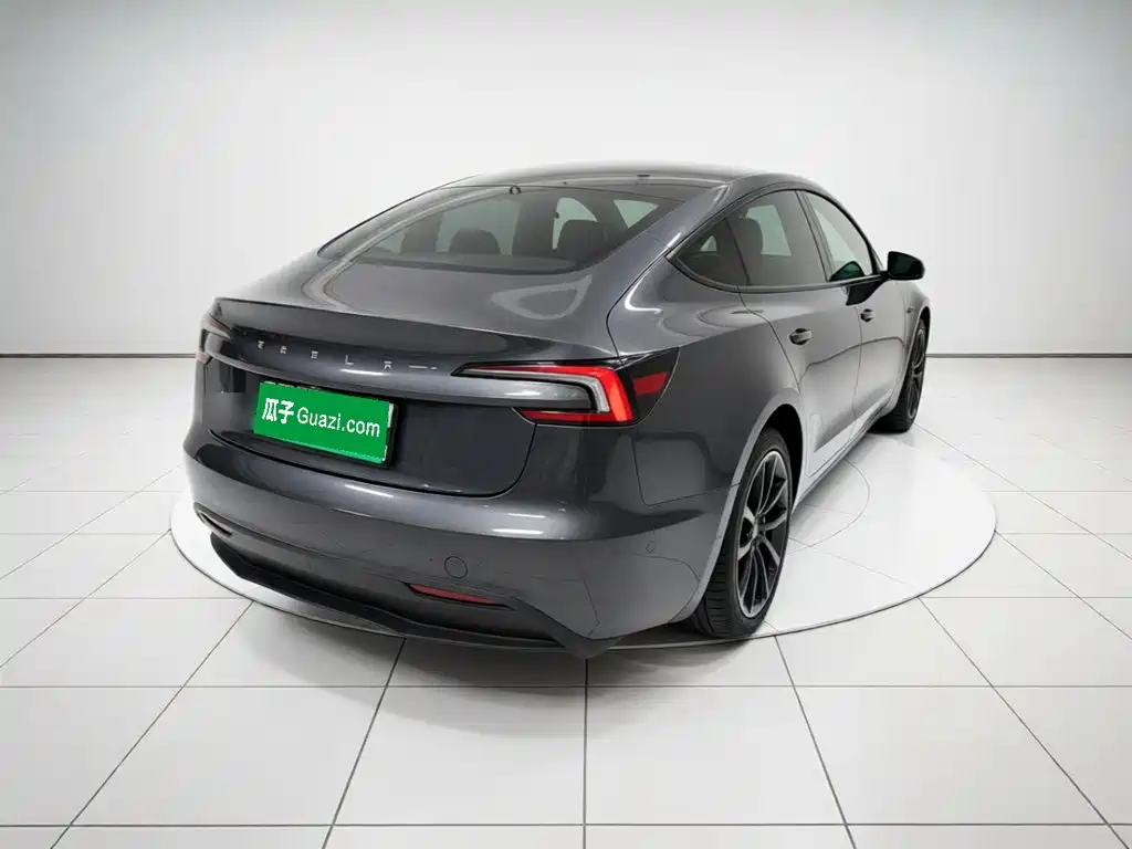 Tesla Model 3 — миниатюра 6
