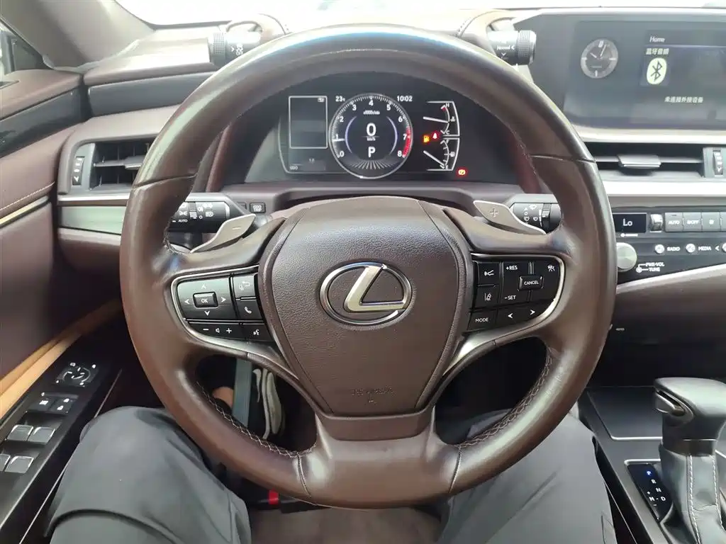 Lexus ES 2020 200