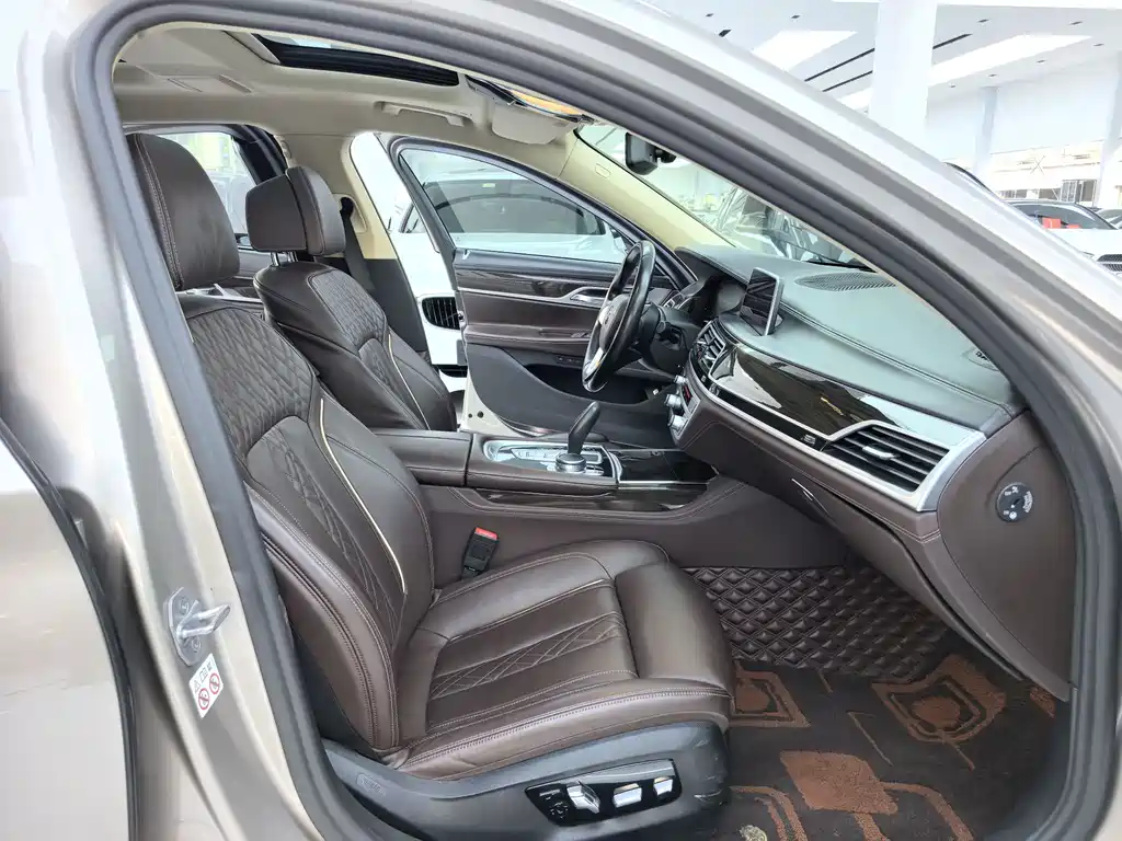 BMW 7 SERIES