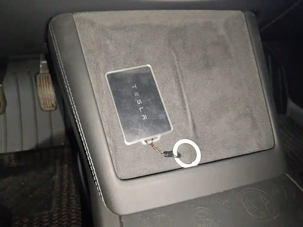 Tesla Model 3 — миниатюра 9