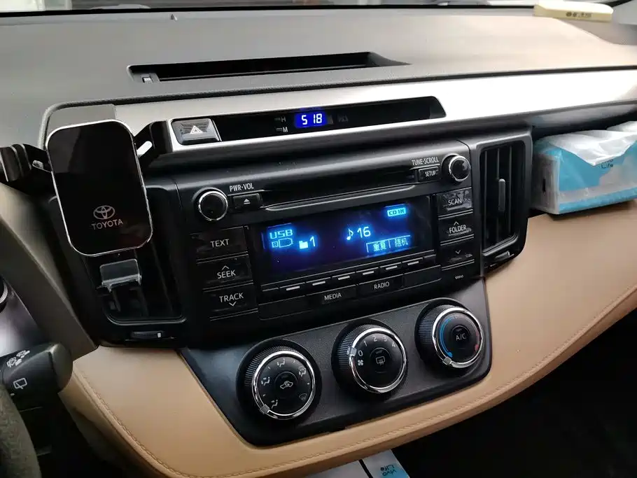 Toyota RAV4 — миниатюра 13