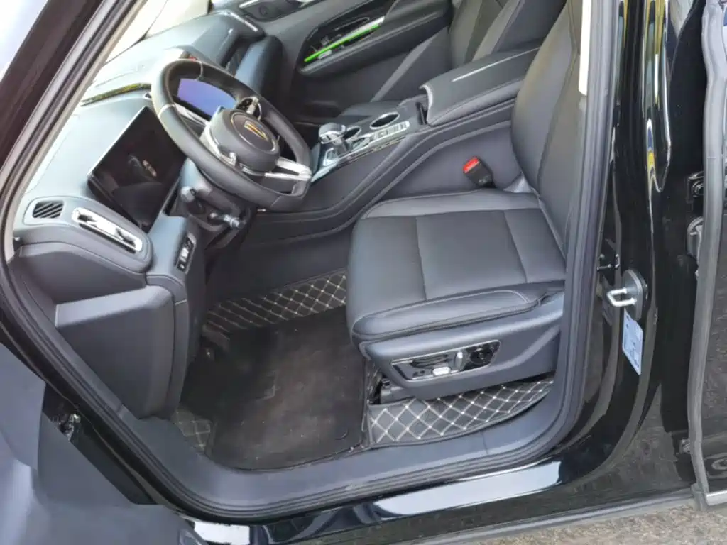 Hongqi Hongqi HS3 PHEV — миниатюра 15
