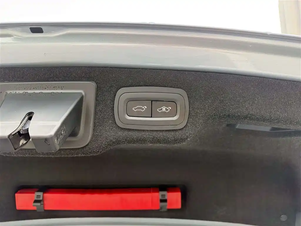 Volvo S90 — миниатюра 32