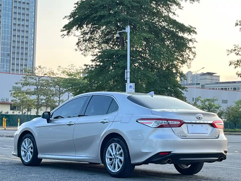 Toyota Camry — миниатюра 9