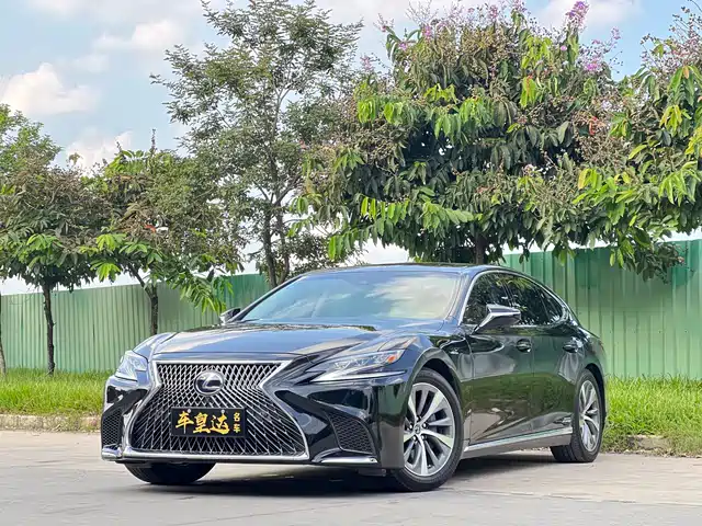 LEXUS LS 2019