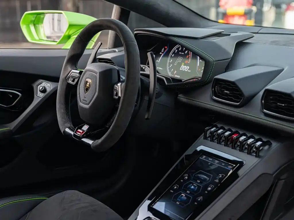 LAMBORGHINI HURACÁN