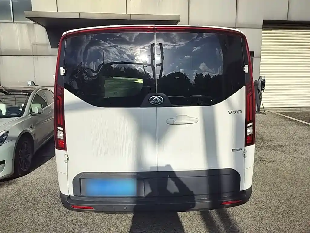 MAXUS V70 — миниатюра 6